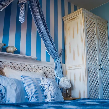 Bed & Breakfast Karolowy Dwor