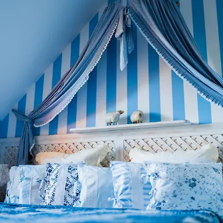 Bed and Breakfast Karolowy Dwor 3*