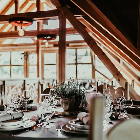 Bed and Breakfast Karolowy Dwor 3*