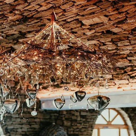 Bed and Breakfast Karolowy Dwor 3*