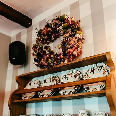 Karolowy Dwor Bed and Breakfast 3*