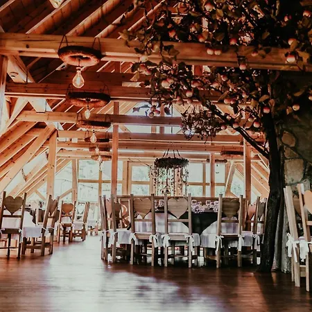 Karolowy Dwor Bed and Breakfast