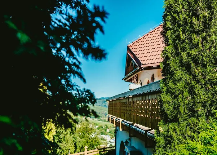 Karolowy Dwór Nocleg ze śniadaniem 3*